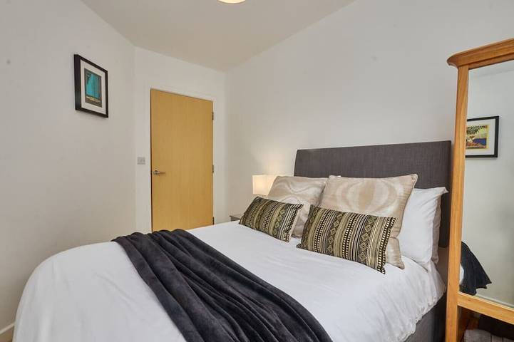Ganze Wohnung, 2Br+2Bathroom: Nr Tram Stop, Balcony, Fast Wifi in Nottingham, Östliches Mittelengland