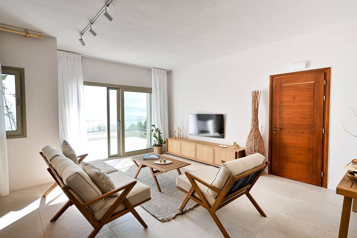 Villa Alveris, Divine Sea Views, Spacious Furnished Terrace, Shared Infinity Pool, Skiathos in Platanias (Thessaly), Sporades