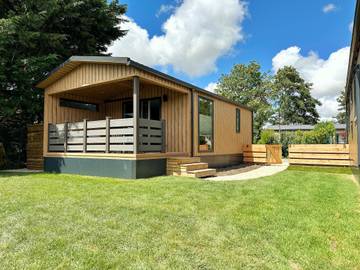 Chalet für 2 Personen, mit Seeblick und Balkon sowie Garten in Nordholland