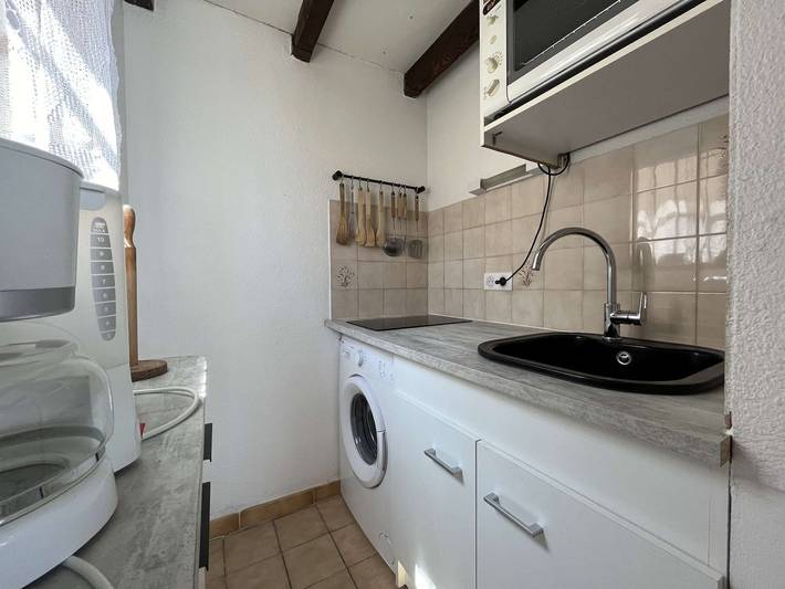 Studio mezzanine avec terrasse, 4 couchages, proximité commerces et plage, parking privé in Gruissan (Ville), Gruissan