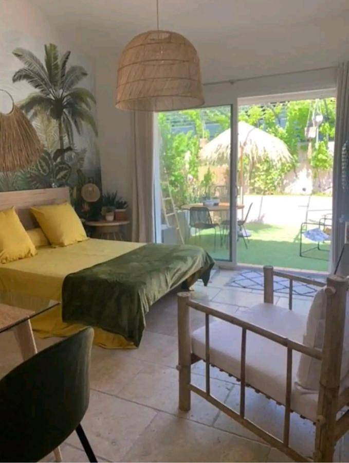 Double Room with Private Bathroom in La Ciotat, Région de Marseille