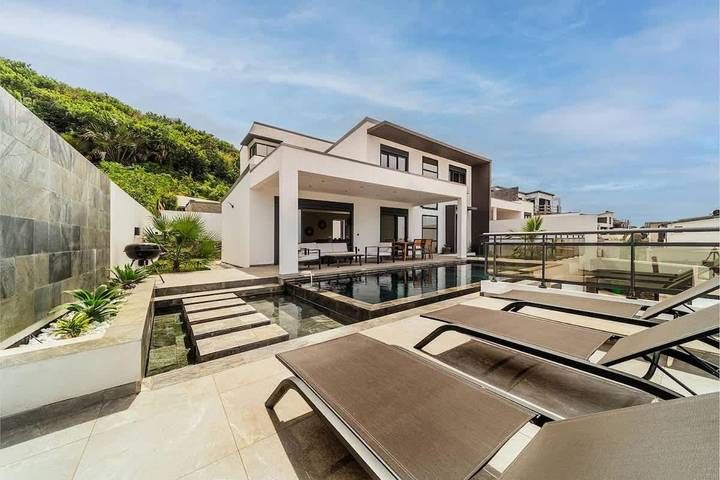 Location de vacances pour 6 personnes, avec jardin et piscine dans Grands-Bois