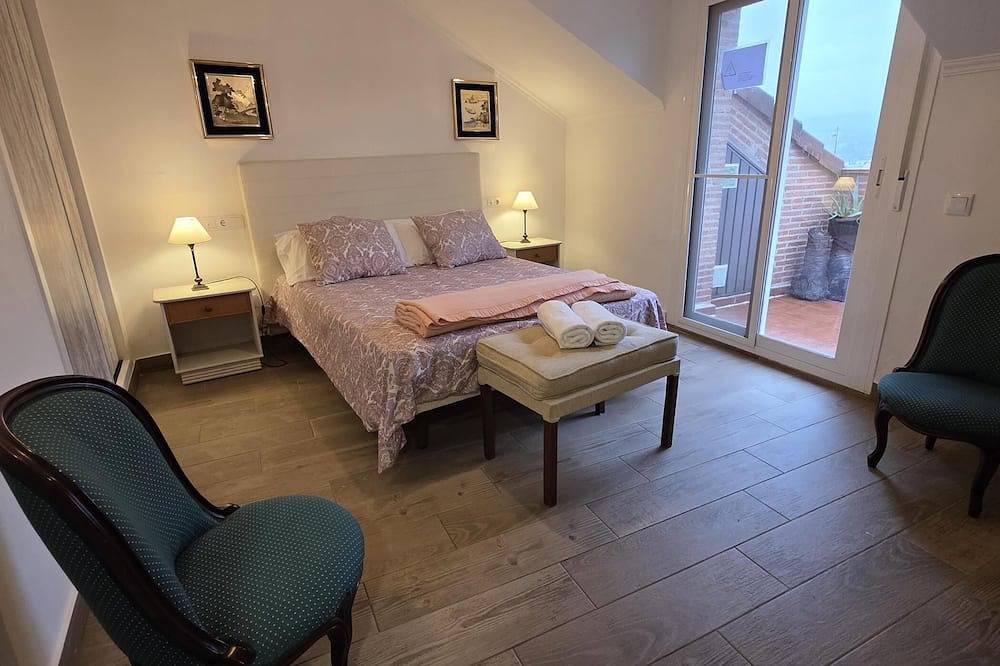 Apartamento entero, V5 atico Casa Castillo Vut 2ª entreplanta by Naturadrada in La Adrada, Provincia de Ávila