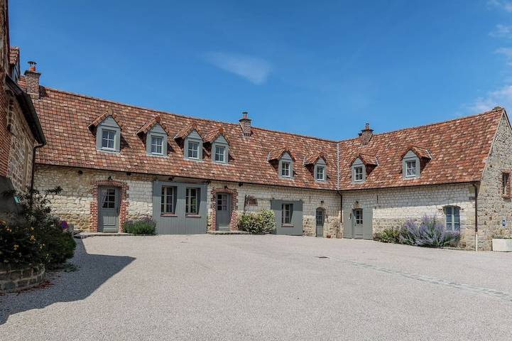 Location de vacances pour 7 personnes, avec Terrasse et Jardin ainsi que Piscine et Sauna à Tingry