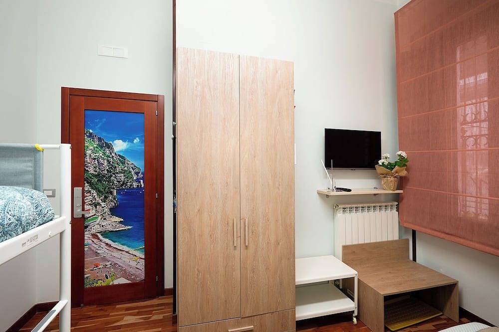 Family room with shared bathroom in Salerno, Costa tirrenica campania