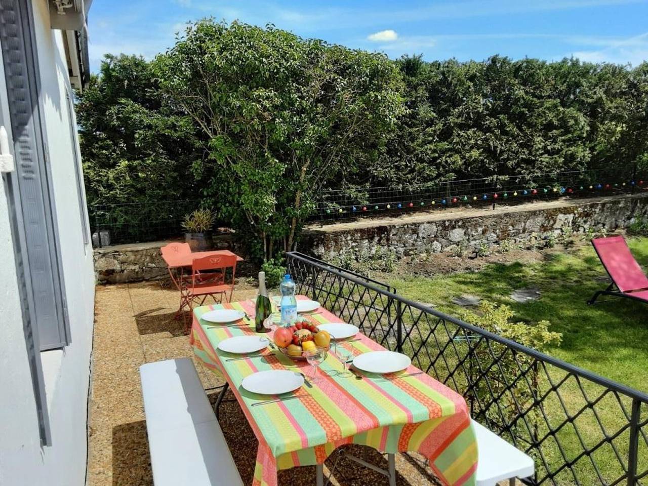 Maison de campagne rénovée avec terrasse et jardin in Taxat-Senat, Allier