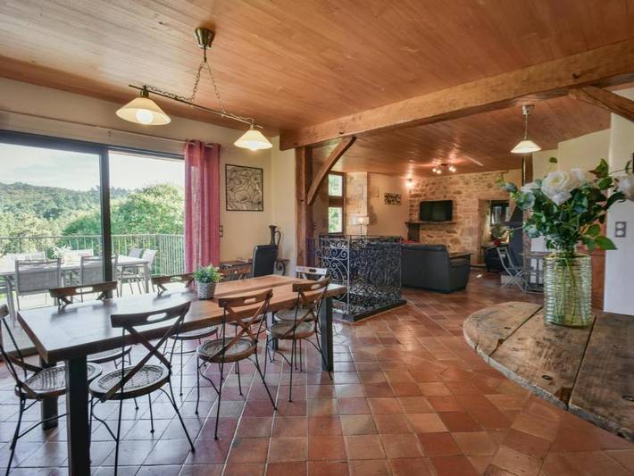 Location de vacances pour 8 personnes, avec piscine ainsi que terrasse et jardin à Mazeyrolles - 3