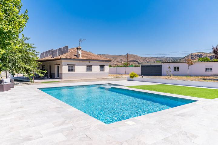 Chalet para 8 personas, con jardín y terraza en Loja - 2