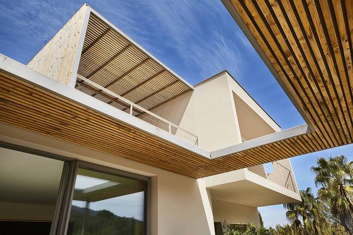 Architect-designed villa at the foot of the Albères Mountains, 7 km from the beaches in Sorède, Mediterranean Coast (France)