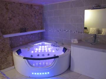 Gîte pour 2 personnes, avec jacuzzi, animaux acceptés à Bourg