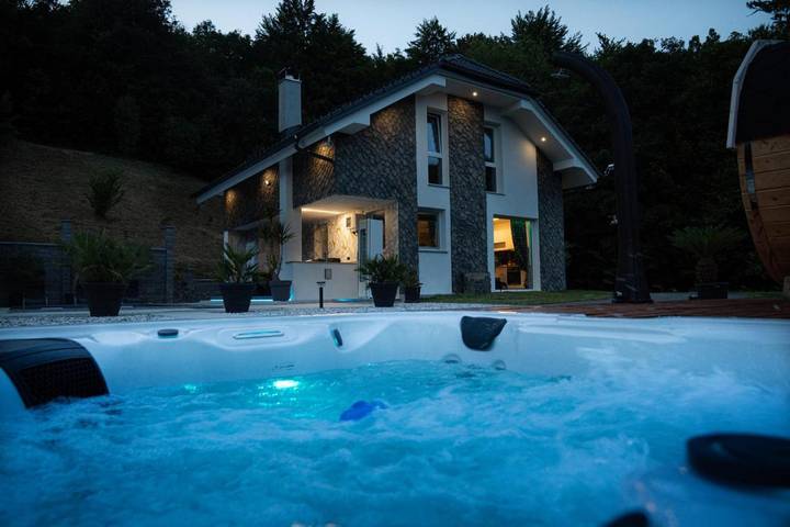 Villa mit pool für 13 Personen, mit Sauna und Whirlpool sowie Garten und Pool in Slowenien - 2