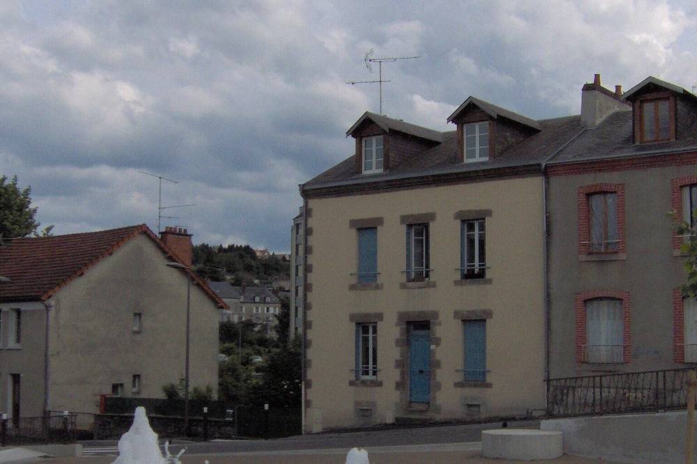 Appartement entier, Appartement pour 2 personnes au centre d'un \"grand village à la campagne\" in Guéret, Région de Guéret