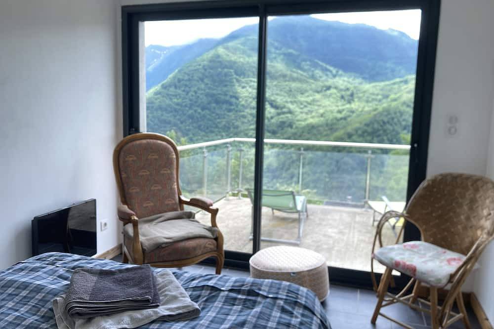 Modern and comfortable chalet with stunning views of the Ariege Pyrenees in Gestiès, Parc naturel régional des Pyrénées ariégeoises