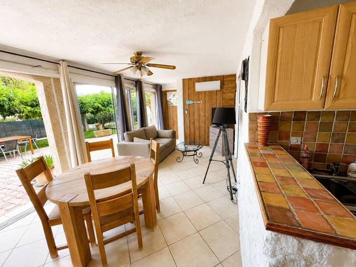 Gîte pour 2 personnes, avec Terrasse et Jardin à Saint-Félix-de-Lodez