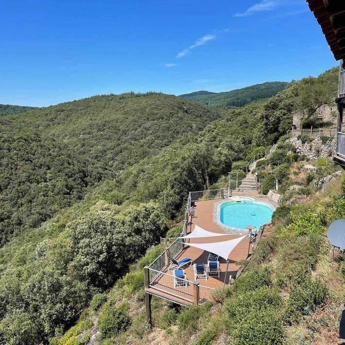 Gîte pour 4 personnes, avec Terrasse ainsi que Jardin et Piscine dans Babeau-Bouldoux