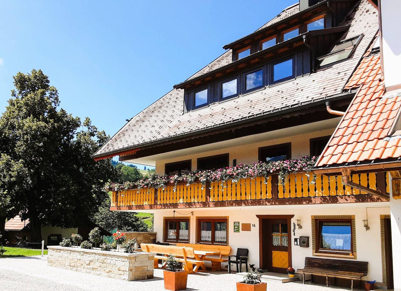 Ganze Wohnung, Apartment Doppelzimmer mit Balkon und Wlan in Horben, Südschwarzwald