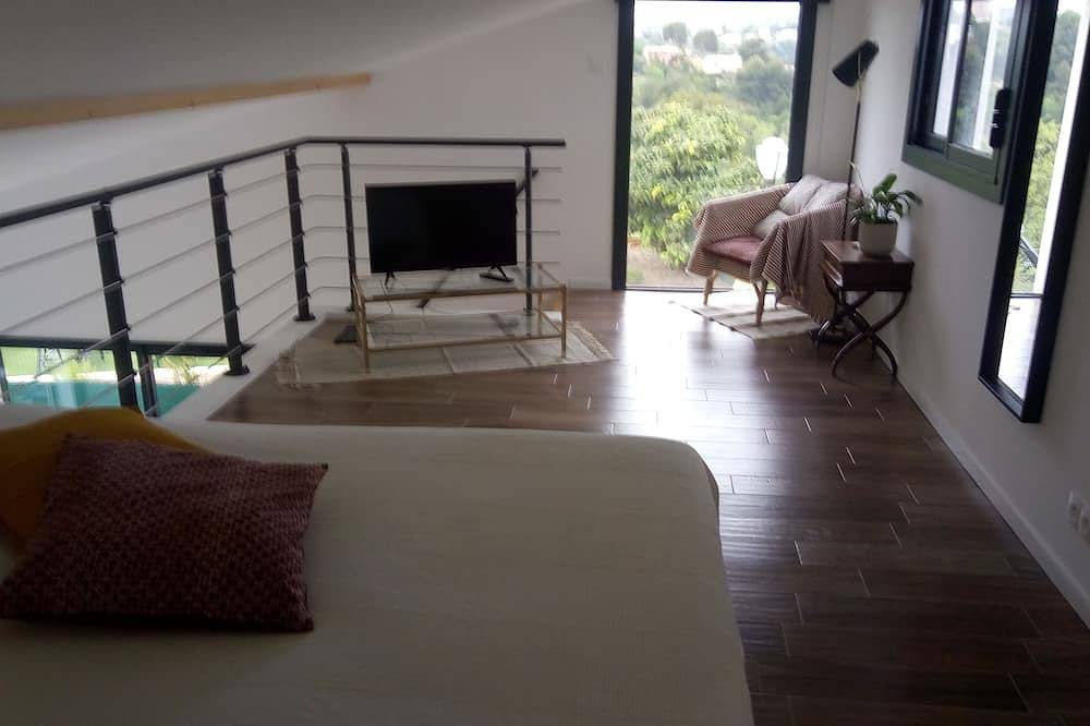 [Nouveau] Plein soleil, piscine, Bbq, pétanque, vue panoramique in Saint-Laurent-du-Var, Région de Cannes