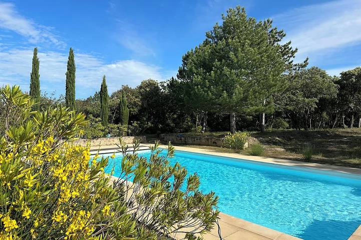 Location de vacances pour 12 personnes, avec Piscine à Solérieux