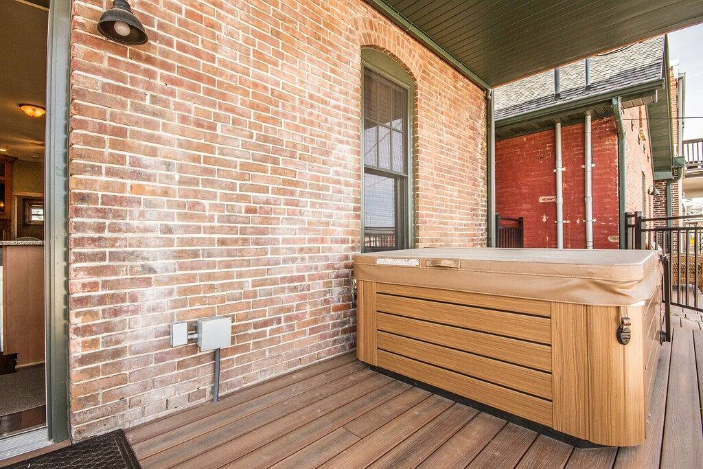 Ganze Wohnung, Drake House - Fleur De Lis (privater Whirlpool) in Dubuque, Dubuque County