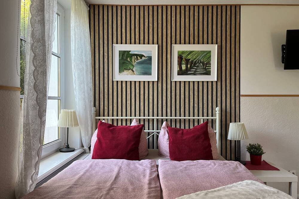 Ganze Wohnung, Fewo Eg im roten Haus am Ostsee Radweg Ovs 103 - 1-Raum-Ferienwohnung (2 Pers.) in Blowatz, Neuburg