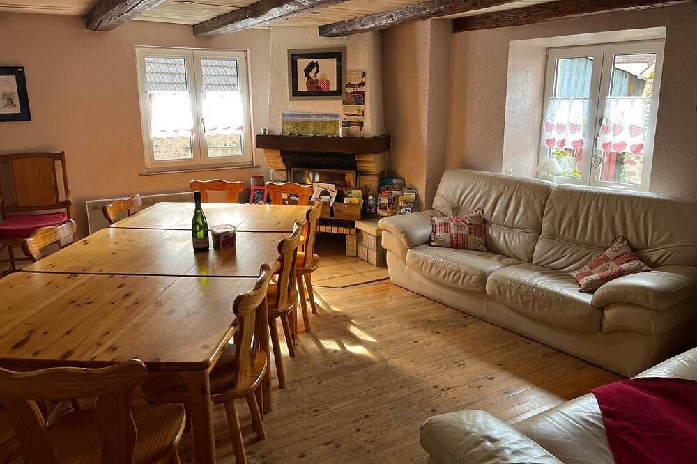 Charming gîte, former wine estate, sleeps 13 in Orschwihr, Parc naturel régional des Ballons des Vosges