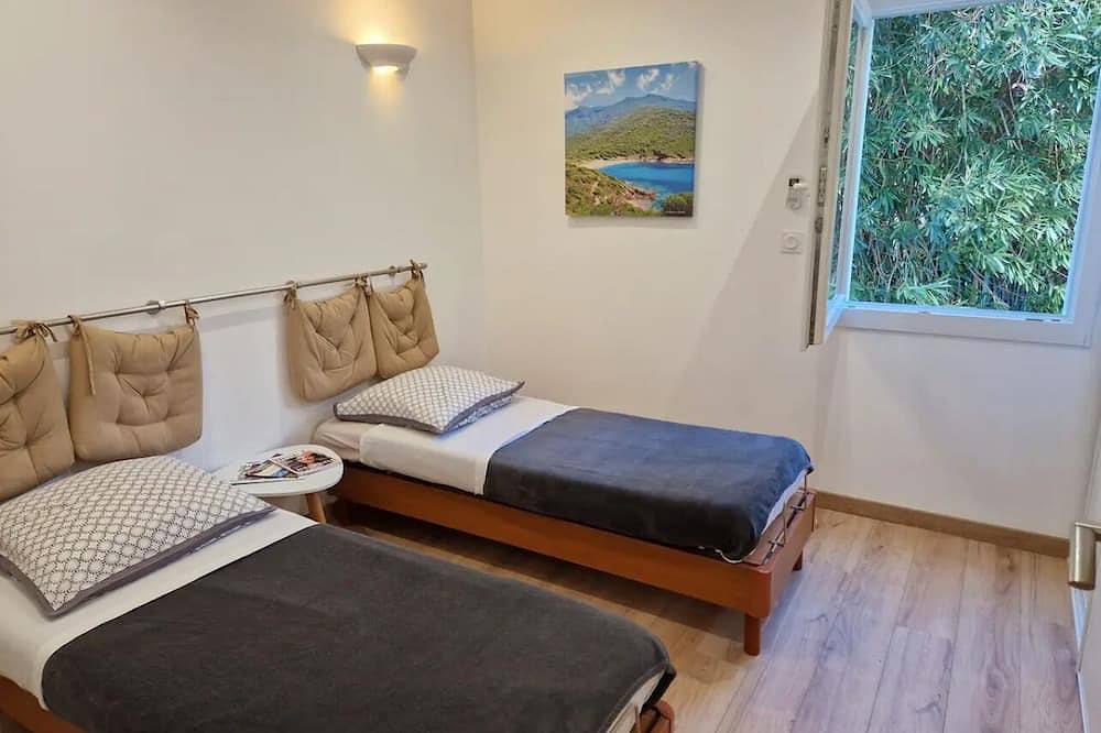Entire apartment, Low villa near beach in haven of peace in Venzolasca, Corte region