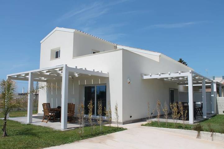 Villa für 4 Personen, mit Balkon und Garten - 1