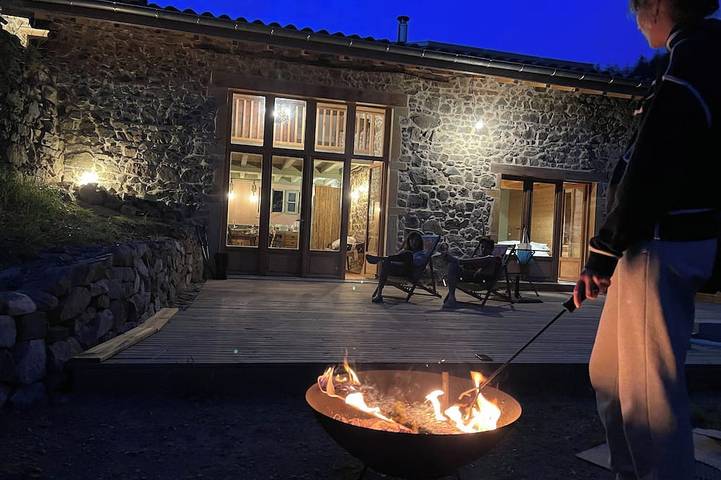 Location de vacances pour 6 personnes, avec jardin et terrasse, animaux acceptés dans Beaujolais