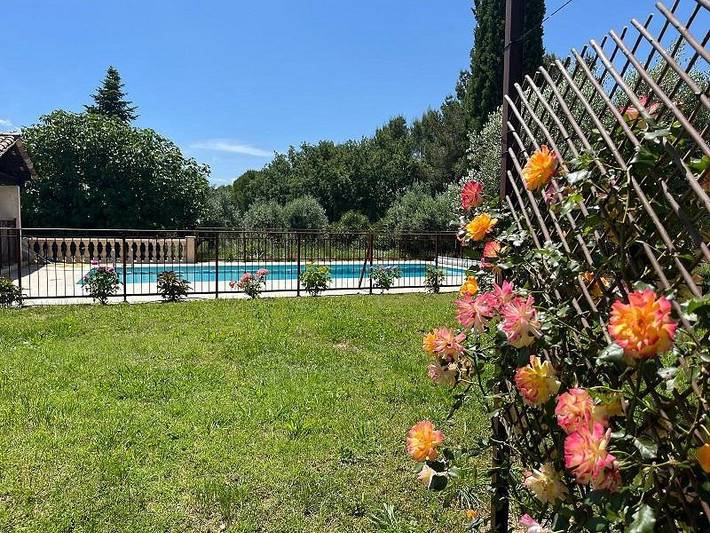 Gîte pour 6 personnes, avec piscine ainsi que jardin et terrasse à Trans-en-Provence - 4