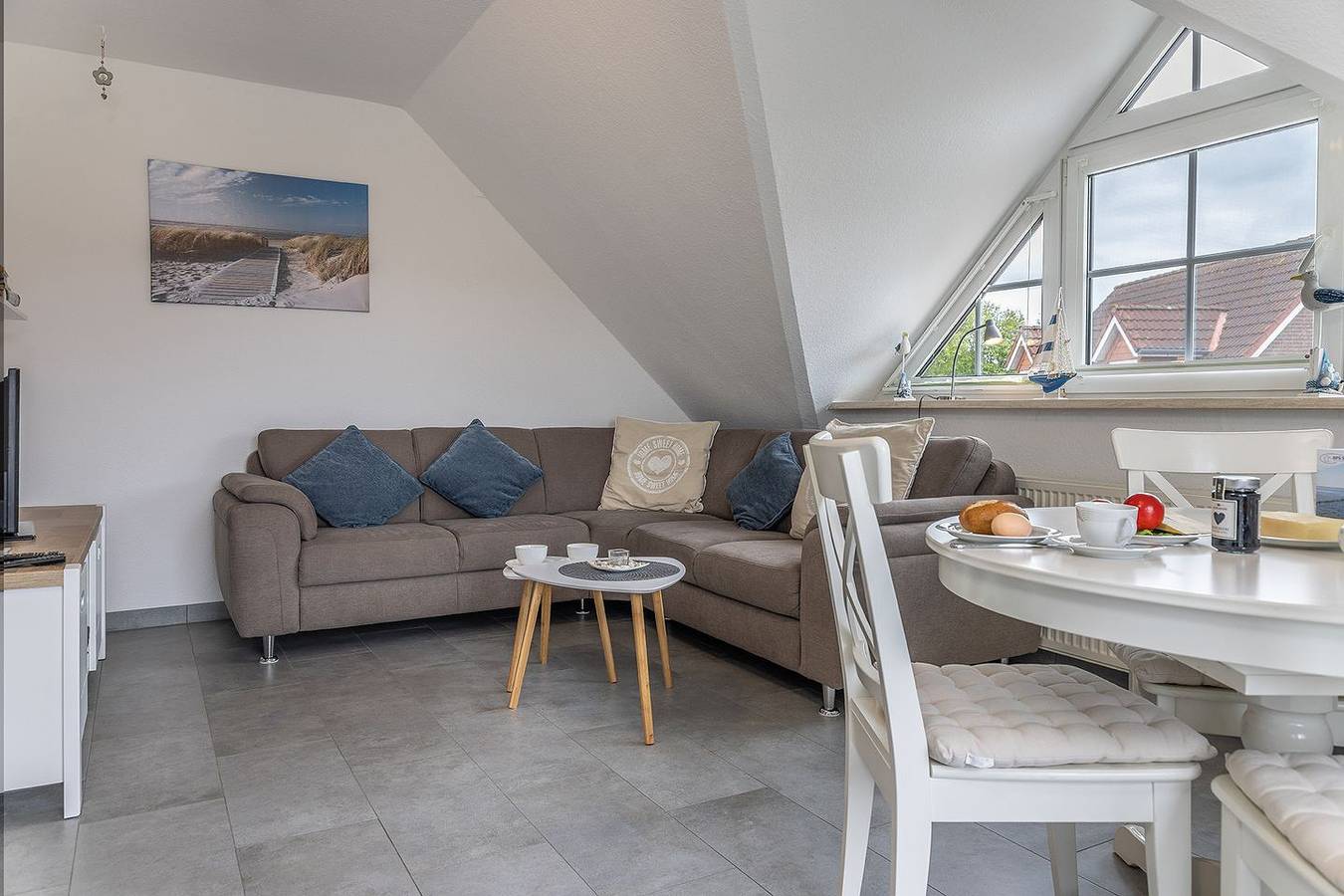 Ganze Wohnung, Apart und lauschig: Die entzückende Maisonette-Wohnung mit ihren ca. 50 qm hält sehr viel bereit, aber vor allem Gemütlichkeit. in Altfunnixsiel, Wittmund