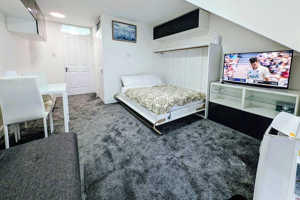 Entire apartment, Modern Spacious Flat | Near Aylesbury Station -Brand new in Aylesbury, Buckinghamshire
