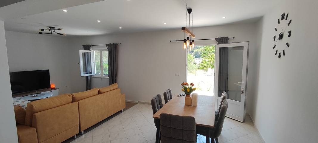 Ośrodek wypoczynkowy dla 4 osób, z widok na jezioro i ogród w Chorwacja