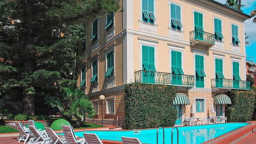 Villa pour 4 personnes, avec piscine à Imperia