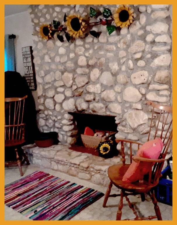 🌻Family-Perfect for 8, Mountain View, *Next to Neal's!* & Riverfront Access! in Concan, Uvalde County