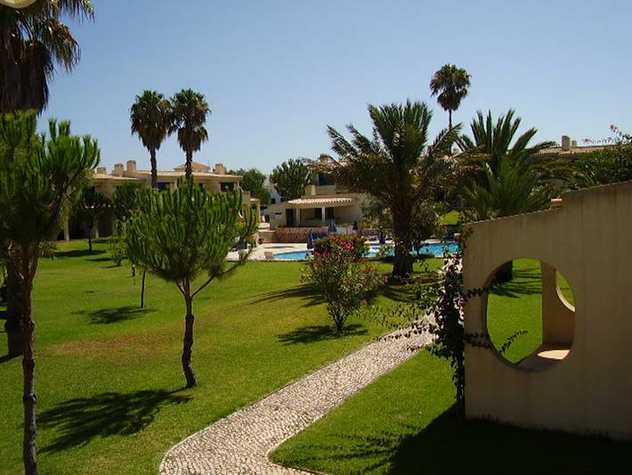 Casa de férias para 3 pessoas, com varanda e piscina em Alvor