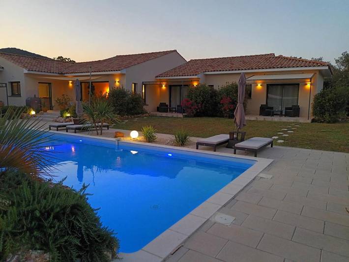 Maison d’hôte pour 2 personnes, avec Terrasse et Jacuzzi ainsi que Jardin et Piscine