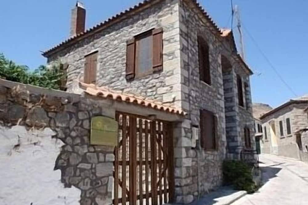 Schönes Steinhaus in einem ruhigen Dorf in North Aegean Islands