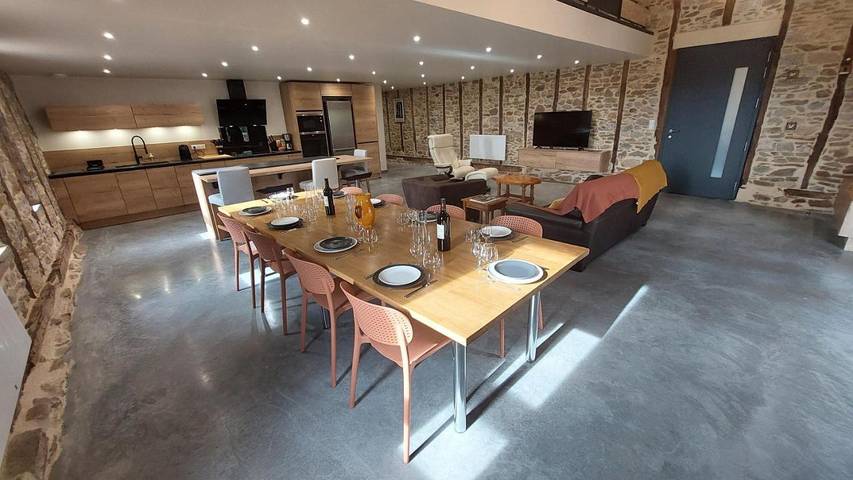 Location de vacances pour 10 personnes, avec terrasse et jardin à Boisset (Cantal) - 3