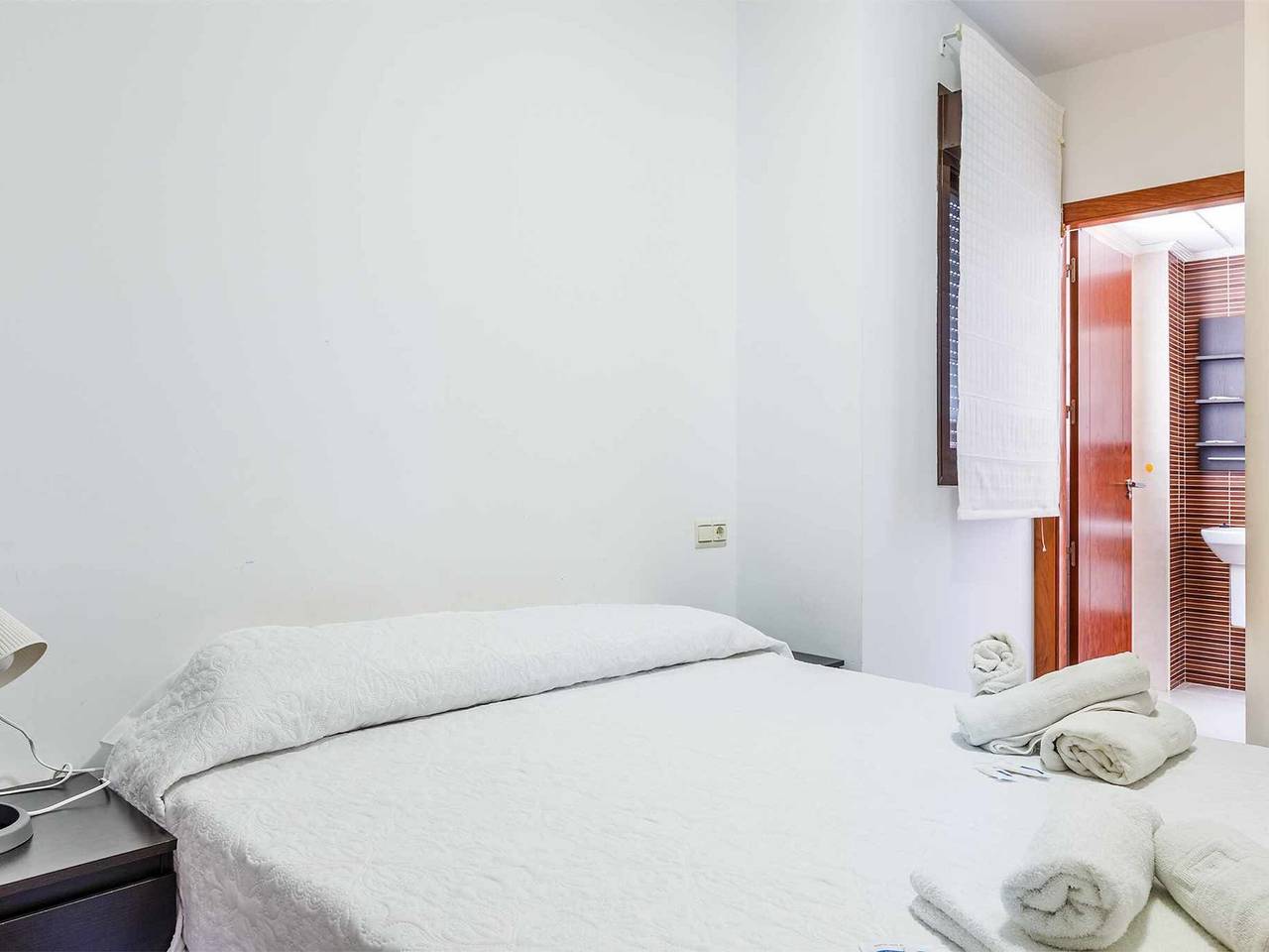 Apartamento entero, Apartamento en primera línea de playa en Caleta de Vélez para 3 personas in Urbanización Villa del Mar, Vélez-Málaga