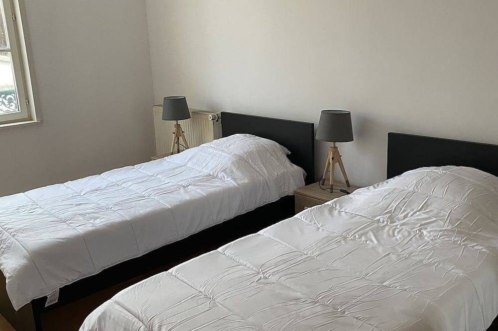 Ganze Wohnung, Lakefront apartment and walks in Rives, Isère