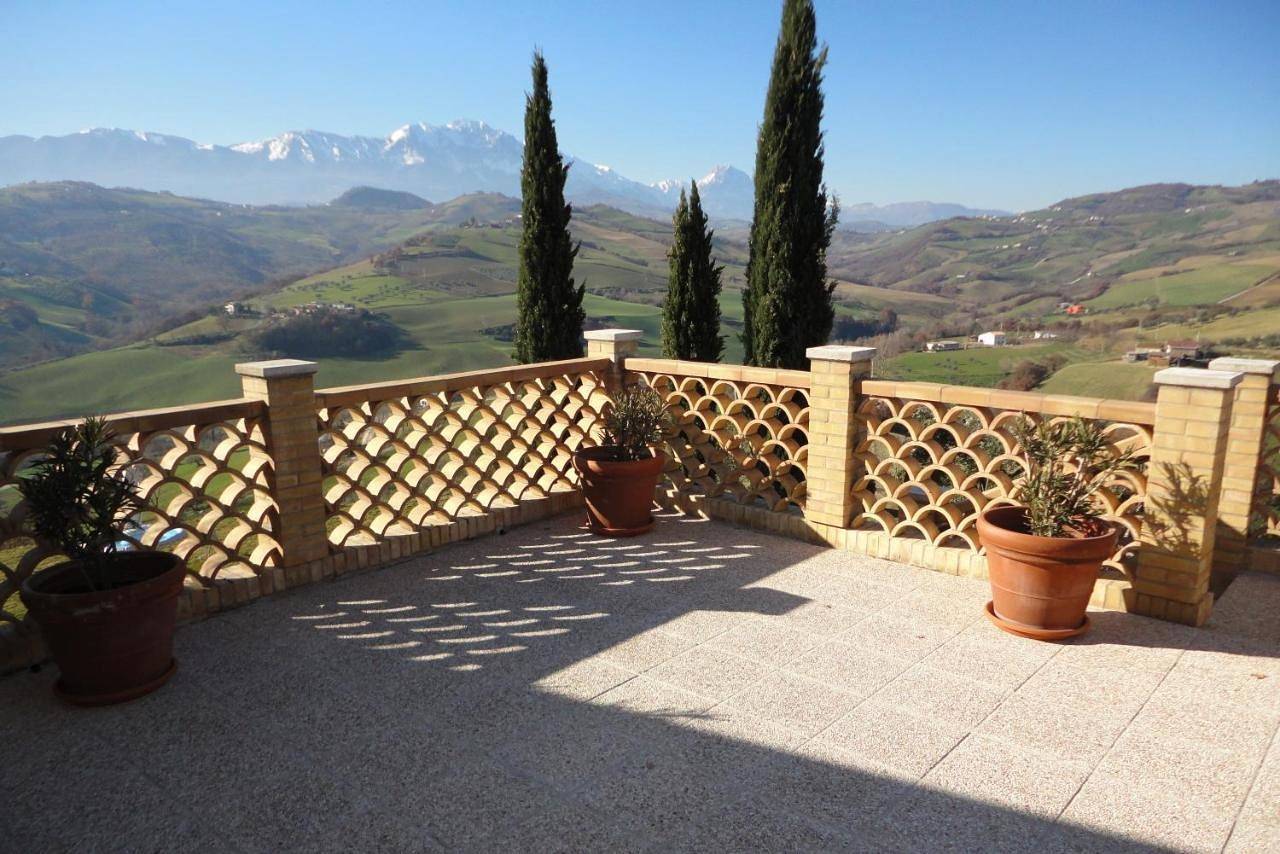 Ganze Wohnung, Apartment with Mountain View in Penne, Gran Sasso