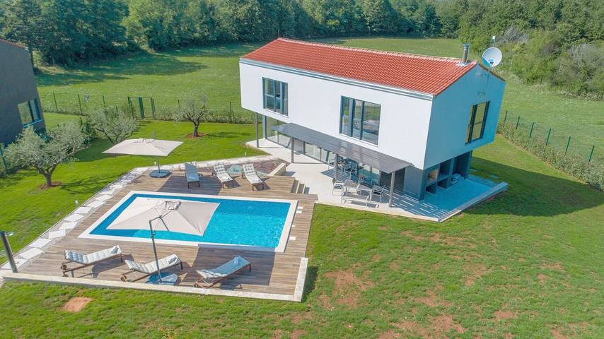 Ferienhaus für 10 Personen, mit Balkon/Terrasse und Garten sowie Pool in Barban
