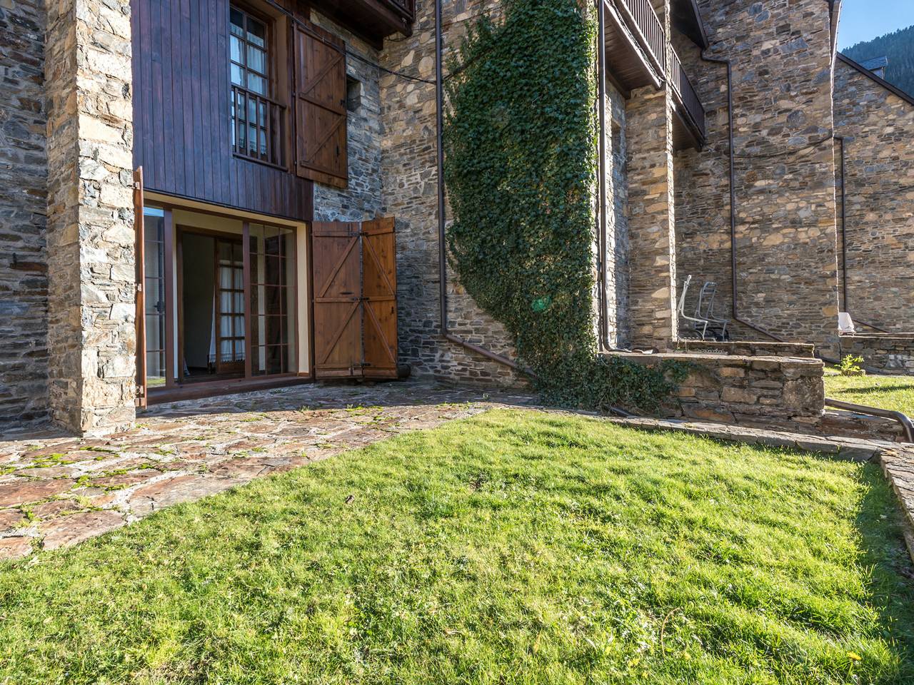 Traditional house in Salardú, perfect for skiing in the Pyrenees in Naut Aran, Baqueira Beret