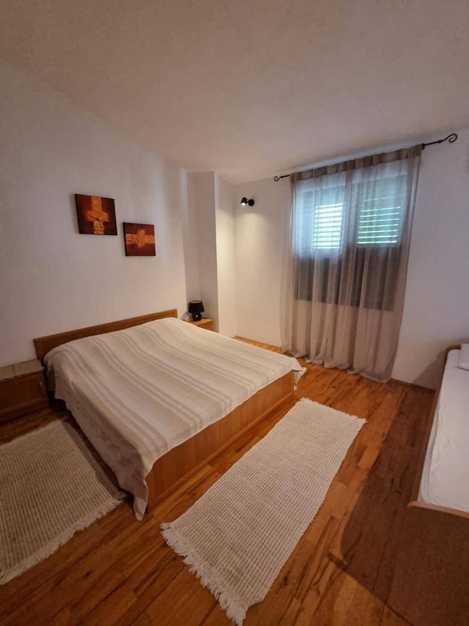 Maison d’hôte pour 8 personnes, avec Balcon et Terrasse ainsi que Jardin et Vue à Makarska - 3
