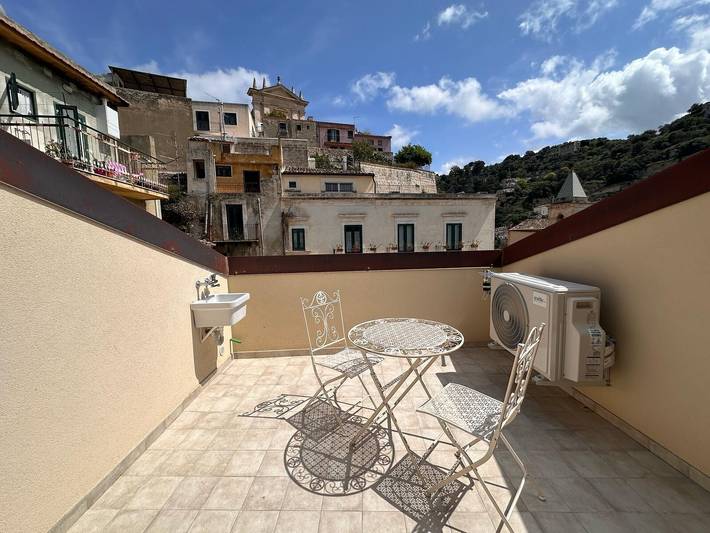 Chambre 'Lì' avec vue sur les montagnes, Wi-Fi et climatisation in Scicli, Province de Ragusa