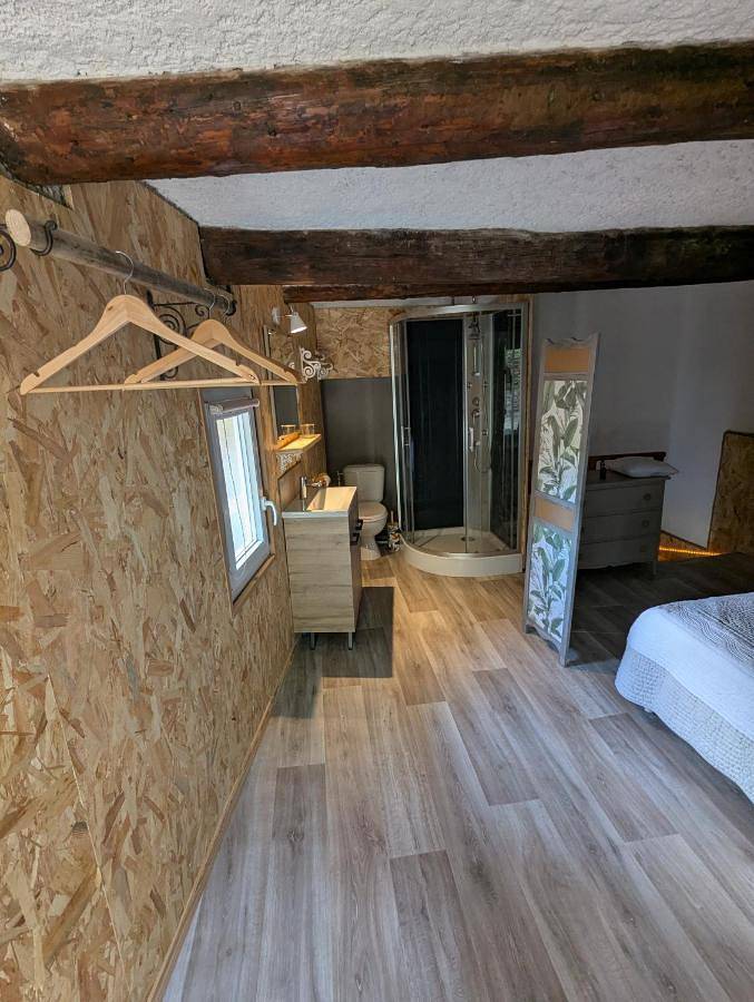 Appartement entier, One-Bedroom Apartment in L'Escale (Alpes-de-Haute-Provence), Région de Forcalquier