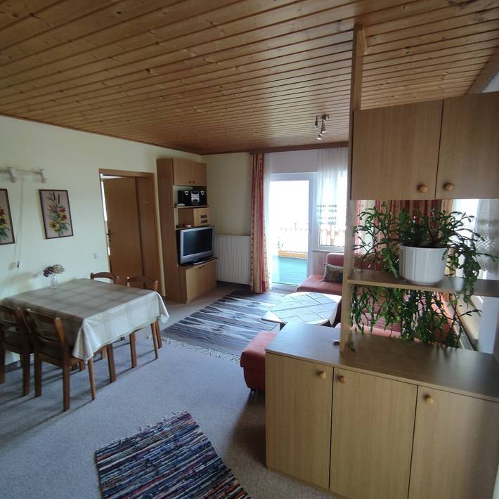 Ferienwohnung für 5 Personen, mit Balkon und Garten sowie Seeblick am Ossiacher See