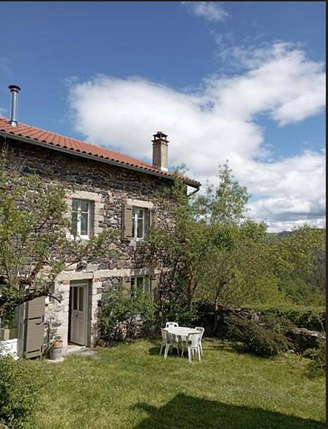 Chambre d’hôte pour 2 personnes, avec Jardin et Vue à Chaudeyrolles