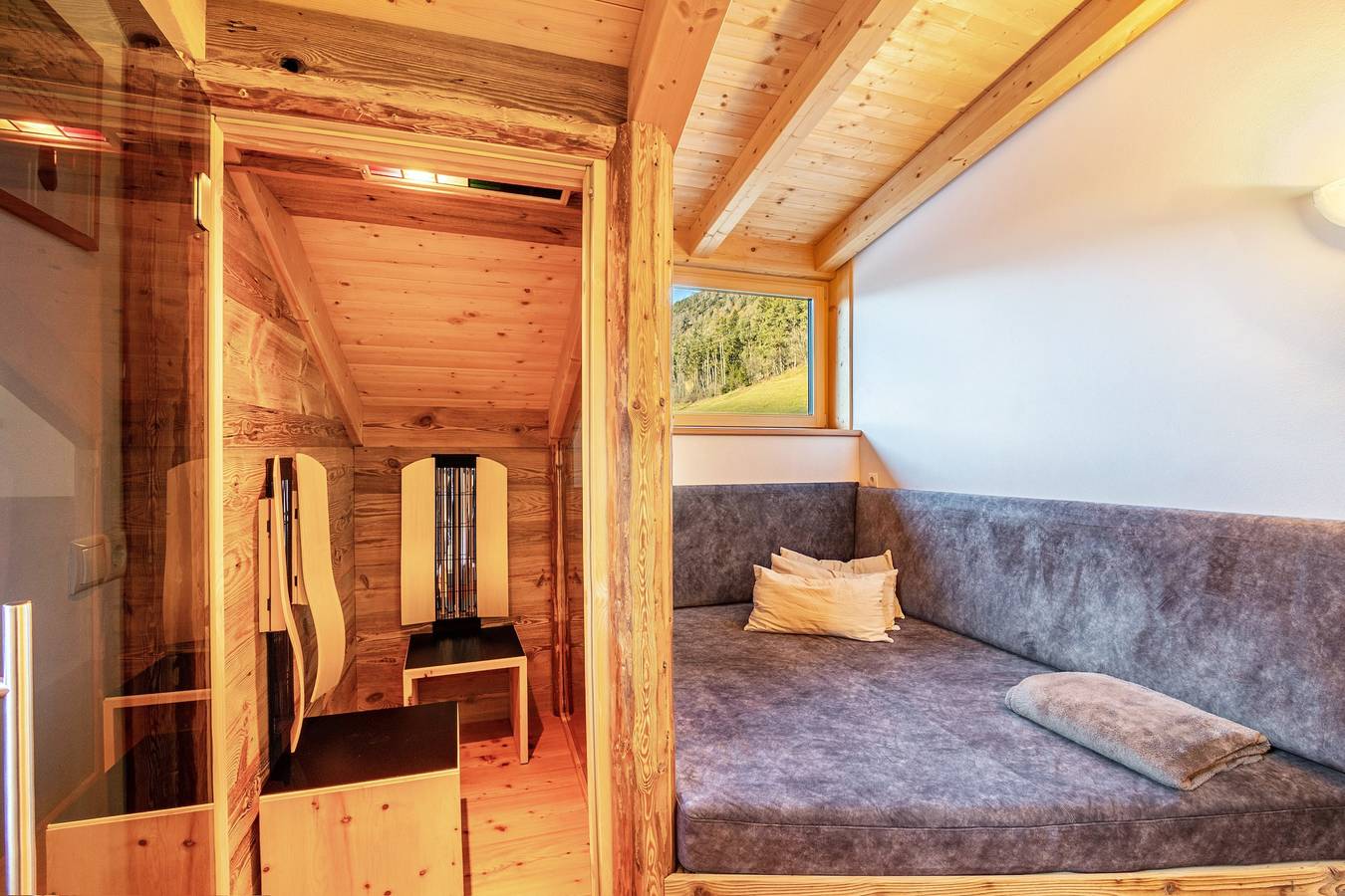 Entire apartment, Apartment 'Kreuzplonhof Apt Karspitz' with Mountain View and private infrared cabin in Lüsen, Dolomiti Superski