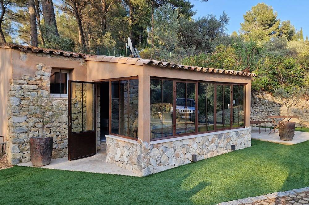 Pretty Vineyard Cottage On Property 12 Mins From Bandol And Beaches Clim Swimming Pool in Le Castellet, Toulon region